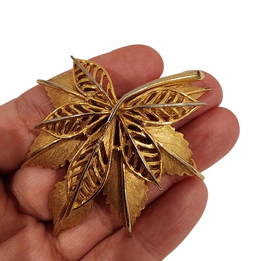 1950s vintage brooch pin leaf brooch gold tone unsigned 1950s fifties 50s